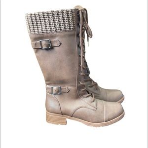 Brown knee-high lace-up combat boots size 7 Aryn sweater style